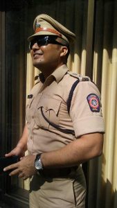 महाराष्ट्र पुलिस के यूनिफार्म में 